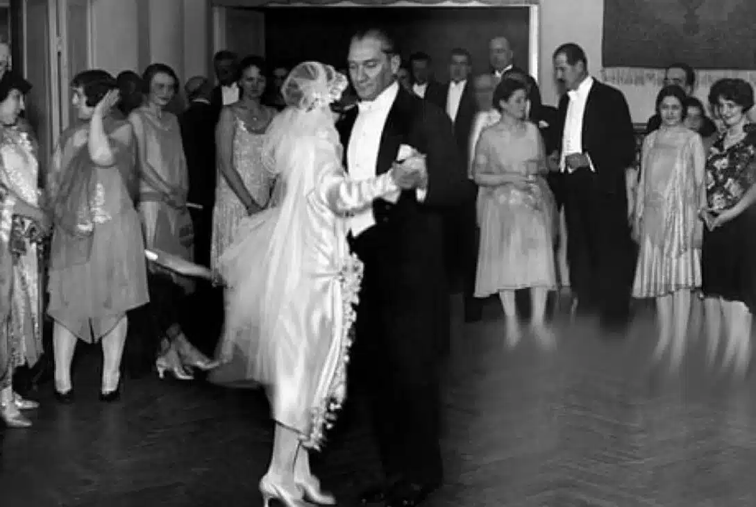 Devrimin Kodları (1)