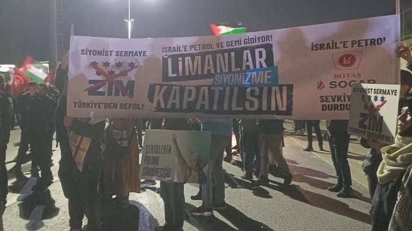 SİYONİSTLERE GEÇİT YOK, FİLİSTİN DOSTLARI LİMANLARI KAPATTI.