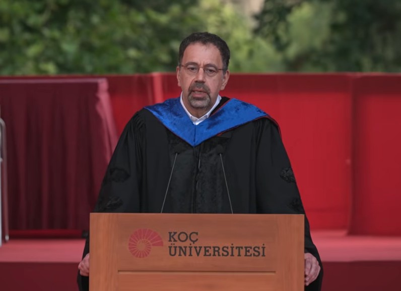 Daron Acemoğlu’nun 2026 yılı Koç Üniversitesi Mezuniyet Töreni’nde yaptığı konuşma